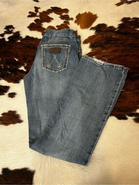 Wrangler Women's Boot Cut Jeans - Medium Blue Wash